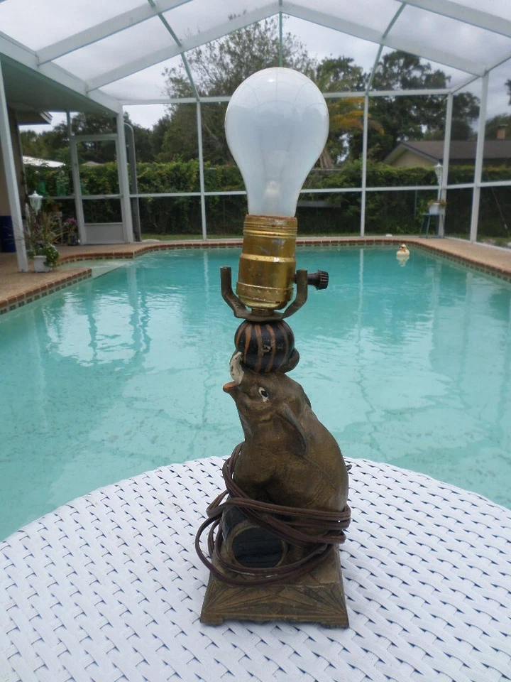 LÁMPARA Circo Elefante MCM De Colección Tronco Buena Suerte Barril Bronce Spelter Pot Metal Foto 2 de 4