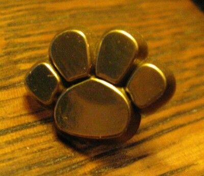 Tiger Claw Lapel Pin - Vintage Bear Paw Print Cat Lion Wildcat Mascot Animal Pin