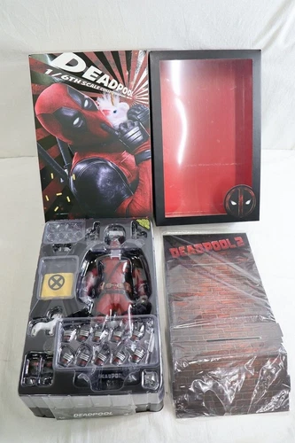 Hot Toys MMS490 Deadpool 2  Deadpool Figure 1/6 Scale