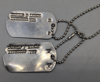 WW2/II US Army pair of later war dog tags Donald F. Lynch T 44 B P