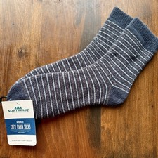 Northeast Outfitters Men's Cozy Cabin Socks Crew NWT Size 8 - 12.5 Navy Stripe