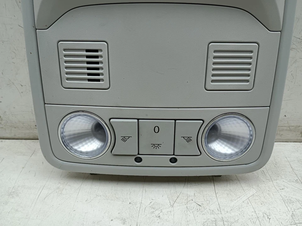 SEAT LEON TECHO INTERIOR LUZ CORTESÍA 5Q0951171 MK3 2012-2020 Foto 4 de 4