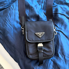 Borsa a tracolla uomo Prada nera nylon piccola cintura logo fibbia tasche esterne