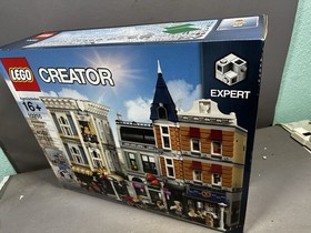 Retired LEGO Creator Expert: Assembly Square (10255) Sealed Box minor wear