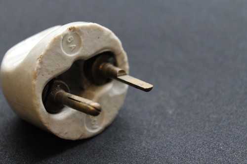 alter Stecker Porzellan Keramik Netzstecker alte Version 6A 250V weiß - Bild 7 von 9