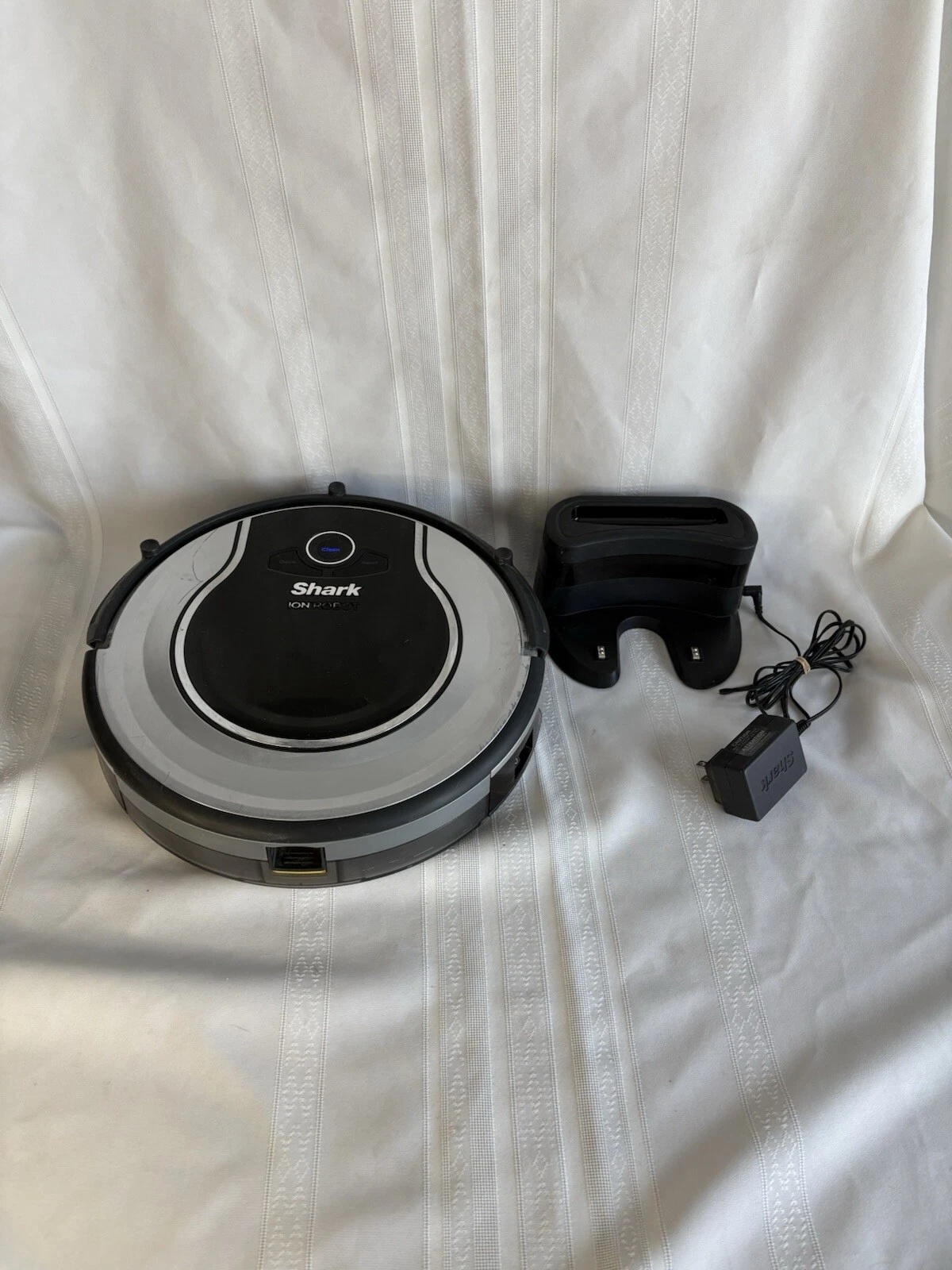 Shark ION Robot Vacuum RV700 No Remote Multi-Surface Brushroll Pets Dust Carpet