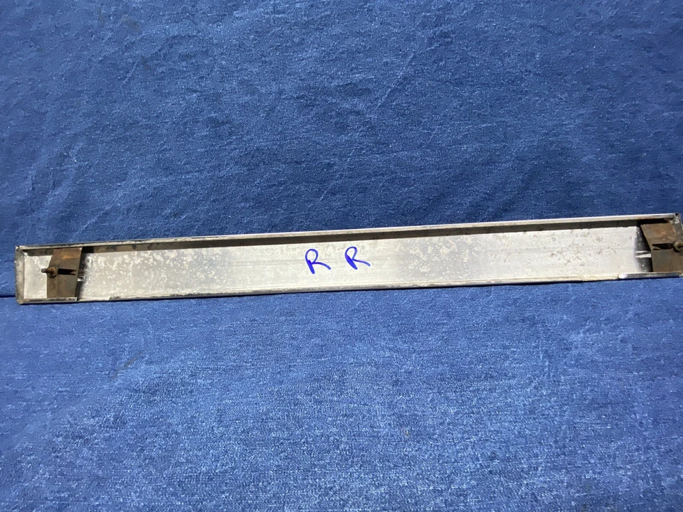 1990 1991 1992 Cadillac Fleetwood Brougham porta traseira direita acabamento inferior de aço inoxidável - Imagem 4 de 4