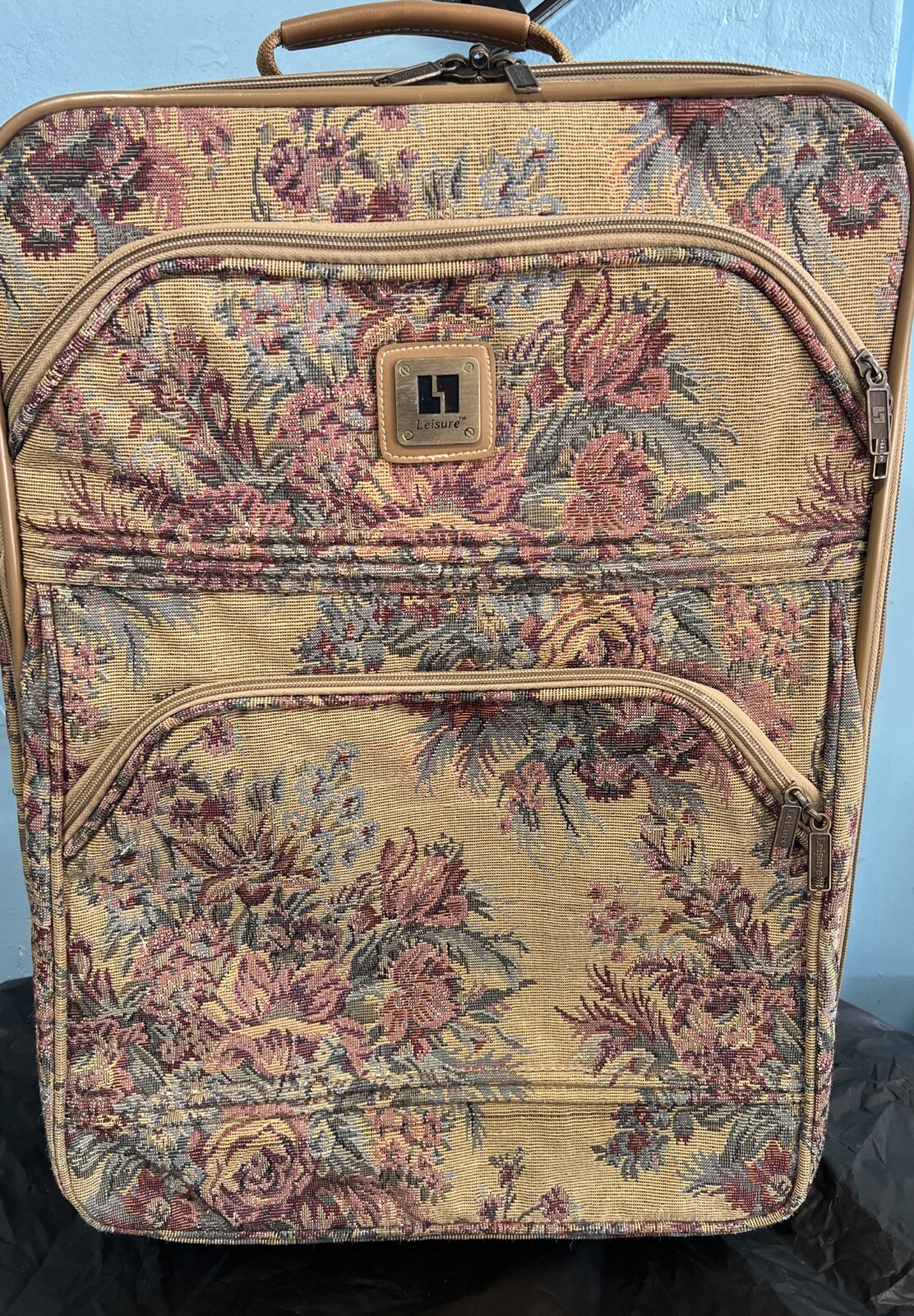 Vnt Leisure Lafayette Tropical Hibiscus Carry On Spinner Luggage 23x15x9-image