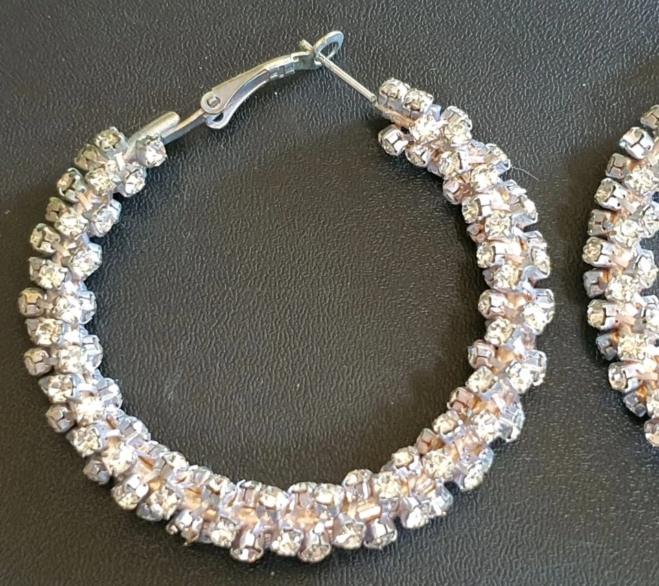 Orecchini CERCHIO❗️color ARGENTO 5,5 cm pietre STRASS pavè VINTAGE❗️retrò - Immagine 2 di 4
