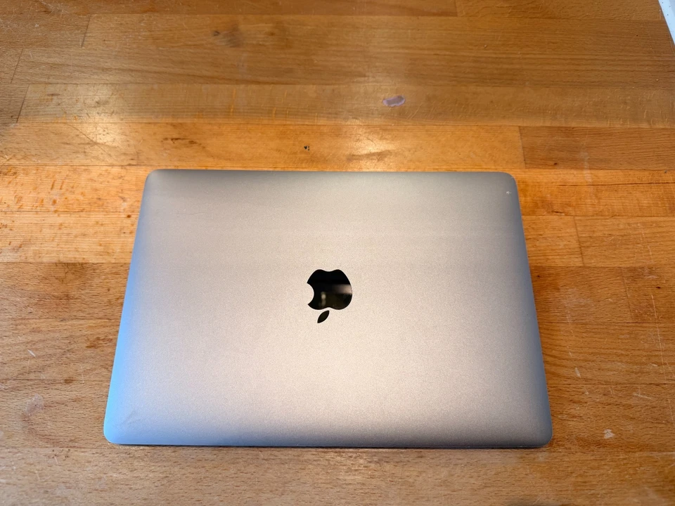 Apple MacBook Early 2016 - Core M3-6Y30 - 8GB DDR3 1.1GHz - 256GB SSD - Image 2 of 4