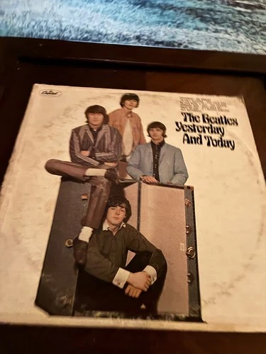 THE BEATLES Yesterday And Today 1966 Mono Vinyl LP  T-2553..