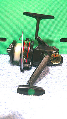 Meteor DF-102L Spinning Reel, Black Excellent Condition, Lightweight