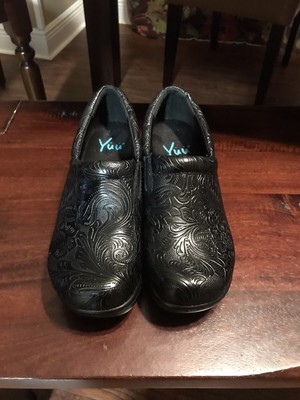yuu bethanee slip on shoes