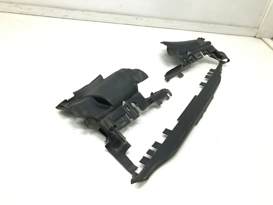 2012-2018 MERCEDES-BENZ CLS550 RADIATOR AIR DEFLECTOR OEM. - Image 3 of 4