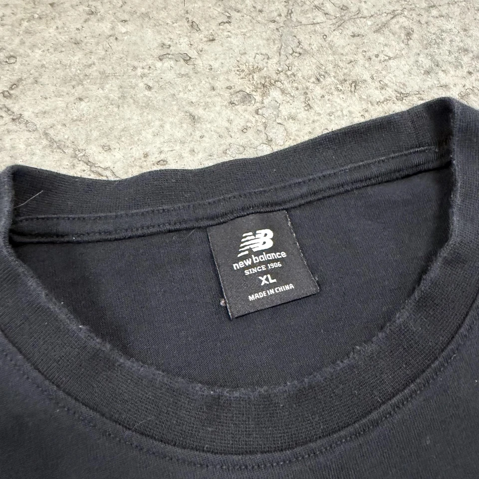 Camisa New Balance Para Hombres XL Negra Conversaciones Amongst Us Camiseta Gráfica Cuello Redondo Foto 3 de 4