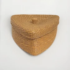 VTG Sweet Grass Basket Hand Woven Triangle Lid 8” Natural Storage Container Box