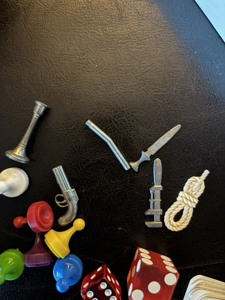 Vintage 1986 CLUE Classic Detective Board Game by Parker Brothers Sealed - Image 2 of 4