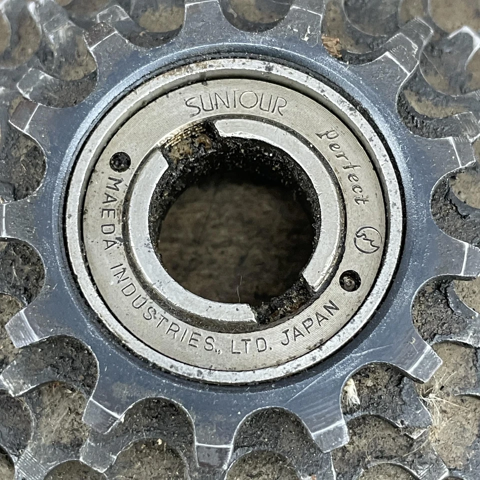 Bicicleta de estrada vintage SunTour Perfect 6 velocidades roda livre 28t 28-13 Maeda Japão - Imagem 2 de 4