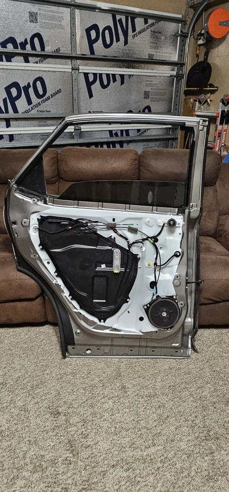 Lexus RX 350 2018 puerta trasera izquierda Foto 2 de 3