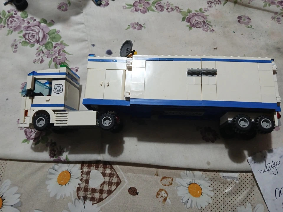 LEGO City 60044 Mobile Police Unit, foto 2 di 5