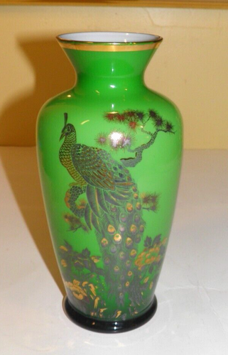 Vintage Cased Glass Peacock Vase Emerald Green Gold Accents Art Glass 8" Height - Afbeelding 1 van 6