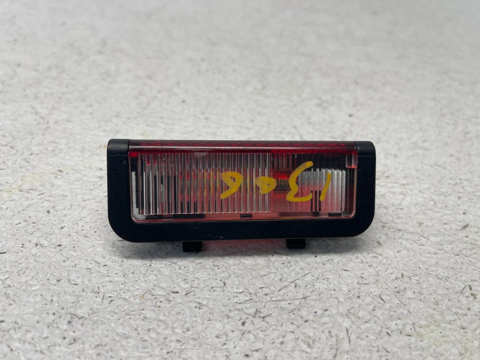 Luz interna tampa do porta-malas 2008 Bmw 750Li - 6962569 - 105k - Imagem 2 de 4