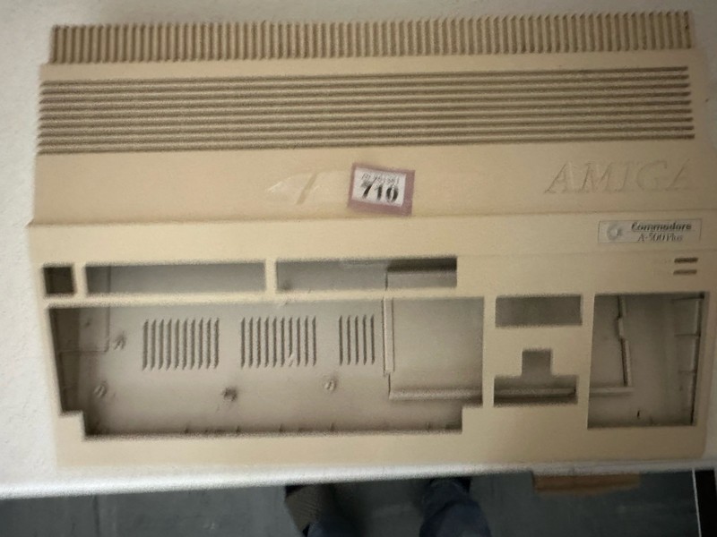Commodore Amiga 500plus case Some Yellowing+ Port Covers Has screws See Listing