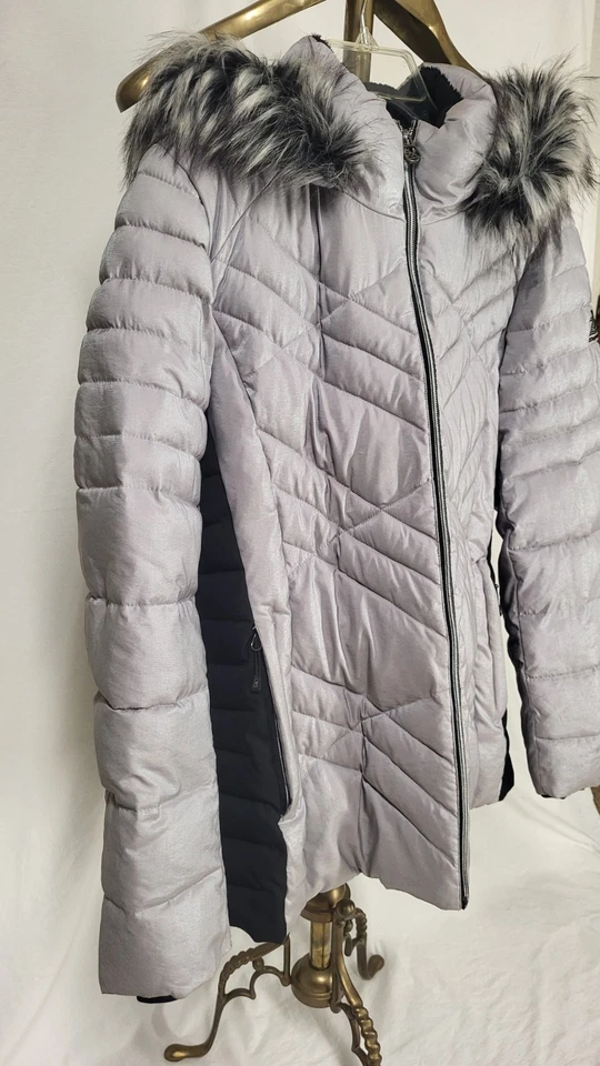 Abrigo de invierno ZeroXposur etiqueta negra para mujer chaqueta plateada piel sintética con capucha grande Foto 4 de 4