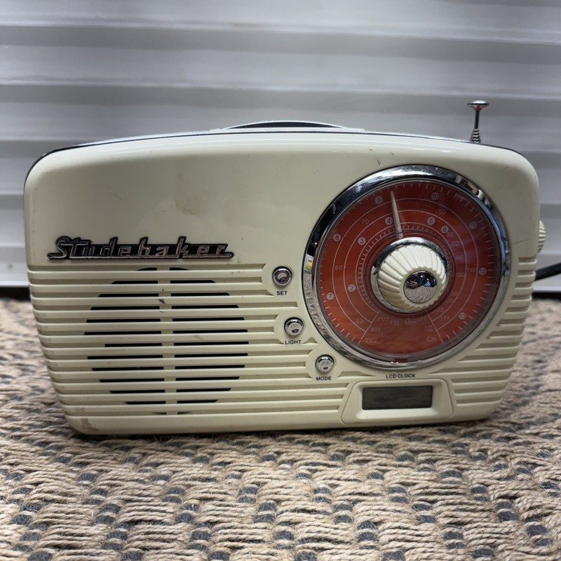 Studebaker SB2603CR AM/FM TV1 TV2 Portable Radio Inst Weather Retro Orange/White