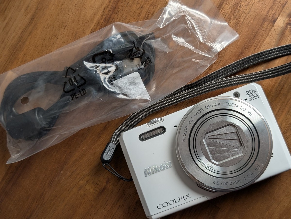 N MINT Nikon COOLPIX S7000 16.0MP 20x Compact Digital Camera