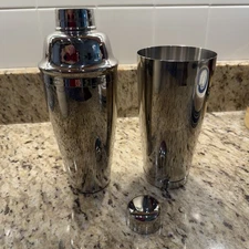 Vge Adcraft Stainless Steel Cocktail Shaker With Strainer Lid Insert 9-1/2"