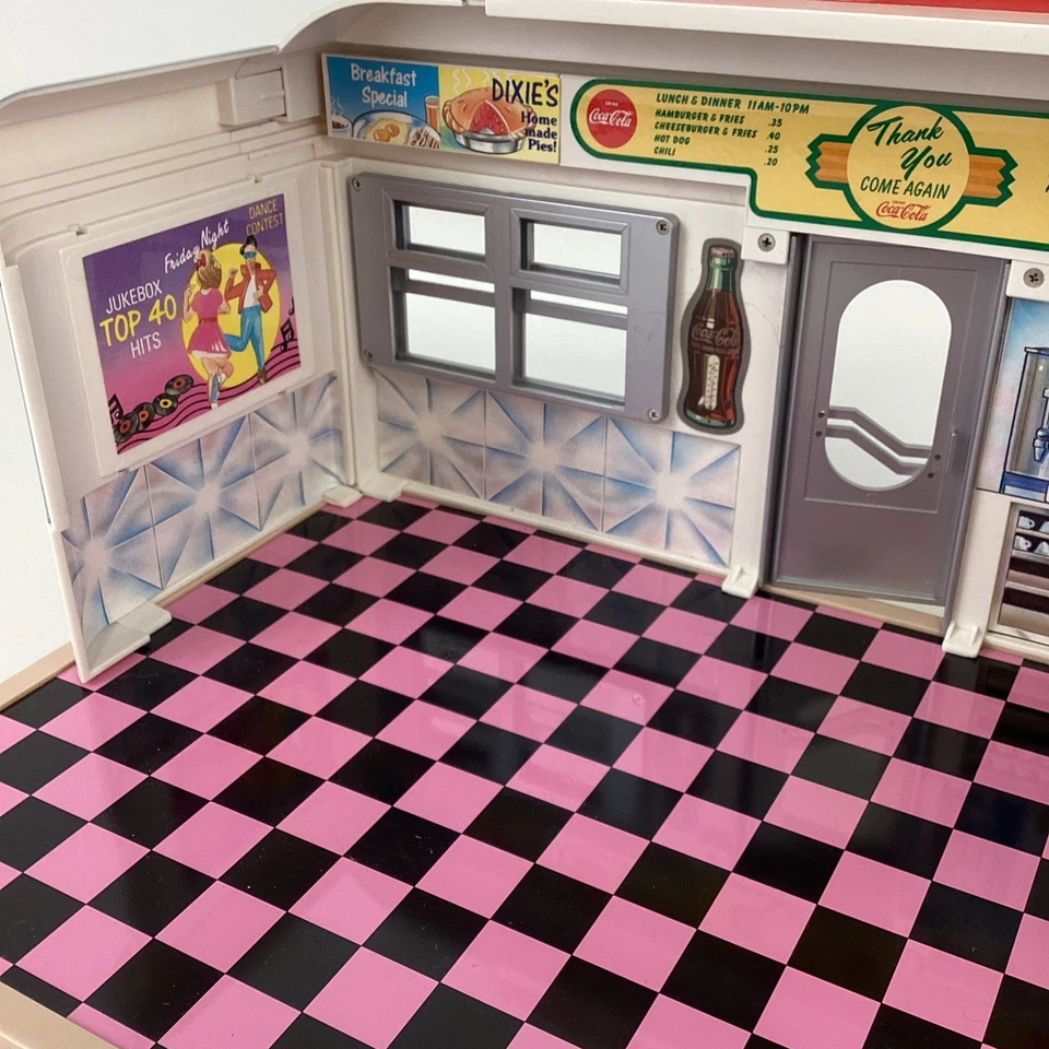 Dixie's Diner Drive In Playset Mini Boneca Moda Antiga Tyco Vintage Anos 80 1988 Brinquedo - Imagem 3 de 4
