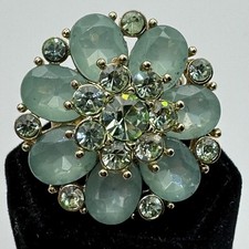 Green Rhinestone Flower Burst Goldtone Stretch Ring Size 7 Some Wear On Band