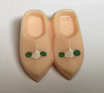 NICE VINTAGE PAIR OF PINK PLASTIC NOVELTY DUTCH STYLE CLOGS SHOES 