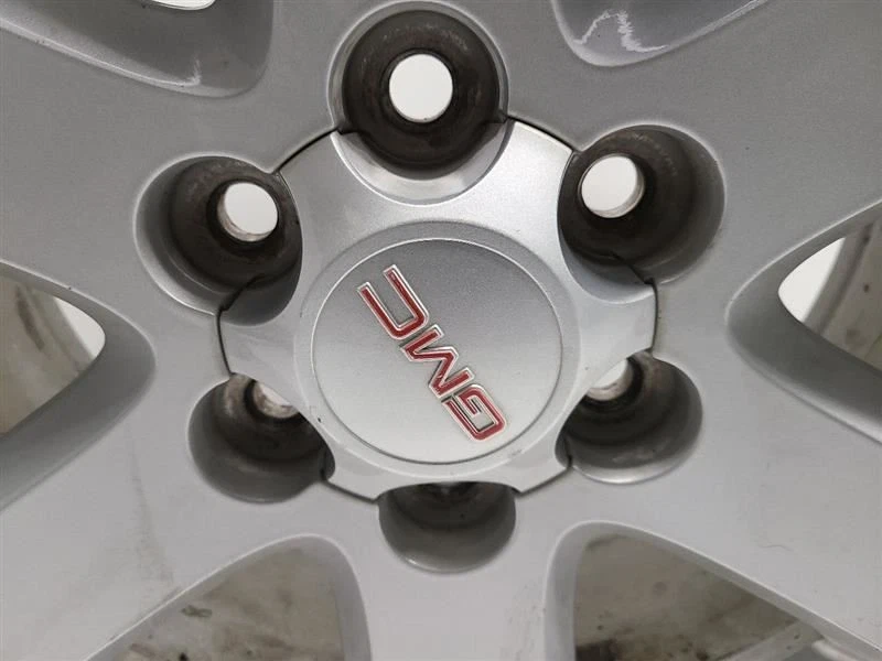 Roda de alumínio 13-17 GMC ACADIA VIN J 11º dígito limitada 18x7 1/2 6 raios   - Imagem 2 de 4