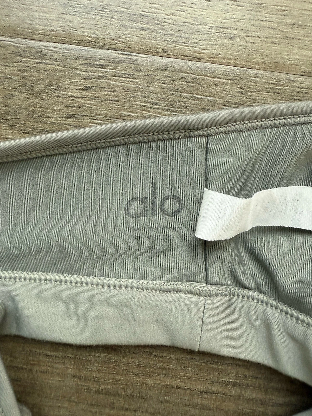 alo-yoga airlift intrigue tank-bra