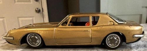 Vintage Bandai Tin  Friction motor Avanti Toy Car  Gold Made in Japan, Rare!