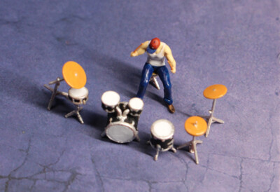 Figurina 1/64 The Rocker Batterista &ndash; Modello Bianco Non Verniciato Per Auto In Scala 1:64