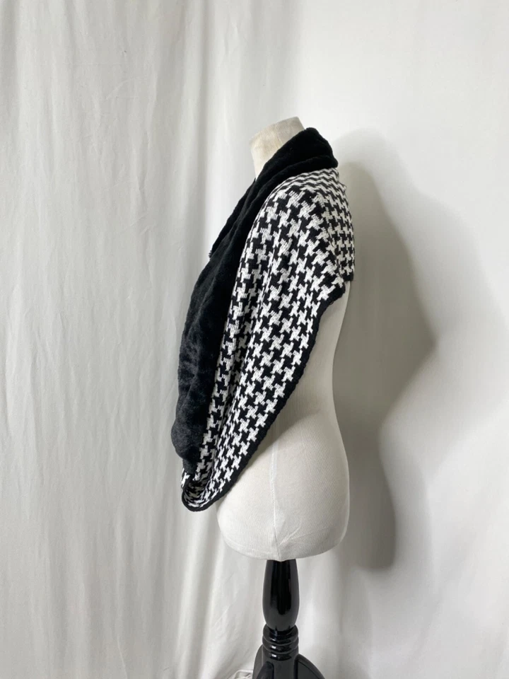 Croft & Barrow Pata de Gallo Twisted Infinity Bufanda Envoltura Piel Sintética Blanco y Negro Foto 4 de 4