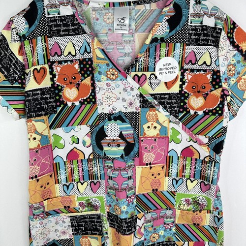 B Scrubs Women's Clever Like A Fox Scrub Top Size M NWOT - Picture 2 of 9