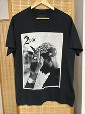 2PAC Tupac Shakur Middle Finger Graphic Tshirt Men’s Rap Tee Size Large