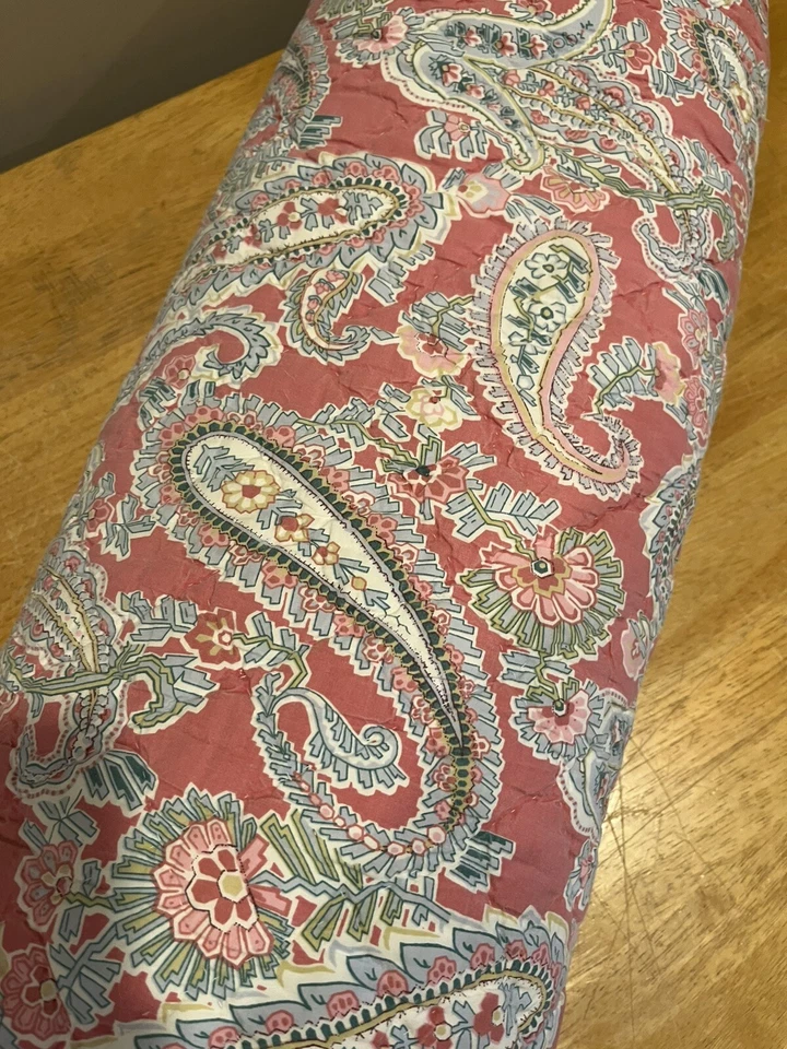 POTTERY BARN BOLSTER, Jane Paisley 12” X 32” travesseiro rosa azul claro - Imagem 2 de 4