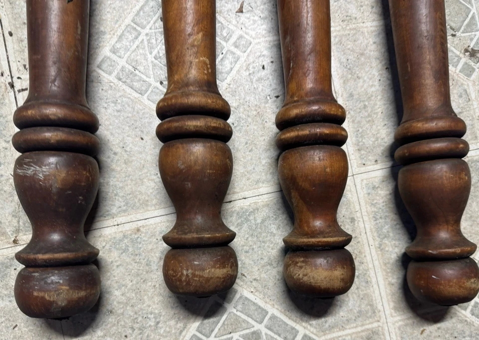 "4 patas de madera de mesa de granja gruesas de salvamento recuperadas de colección 29,25"" de alto artesano torneado" Foto 2 de 4