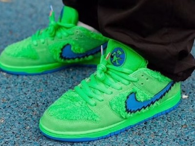 Grateful Dead x Nike Dunk Low SB 'Green Bear' | CJ5378-300 |