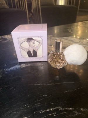 Ariana Grande Ari Eau de Parfum Spray 1.0 fl oz Perfume for Women