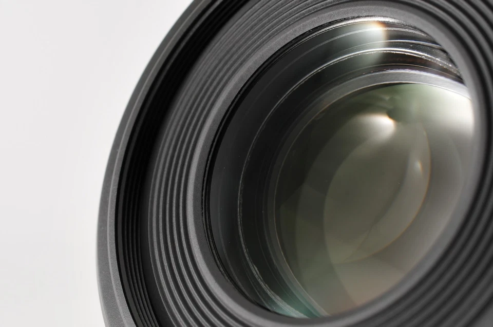 Canon EF-S 60mm F/2.8 Macro USM AF Lens EF Mount W/Hood From Japan [ MINT ] #331 - Image 2 of 4