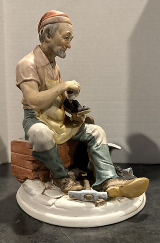 Vintage Napcoware Shoe Cobbler Figurine #8842~8.25” Beautiful Details!