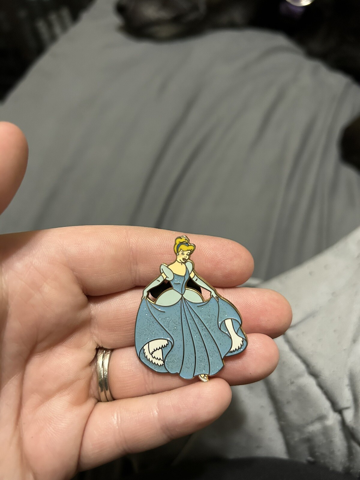 2004 Official pin Trading Walt Disney World Cinderella