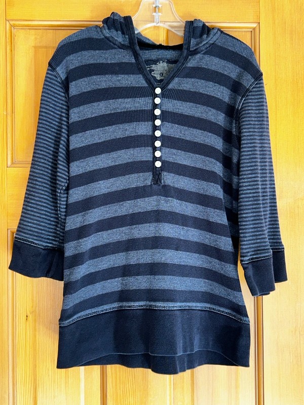 EUC Girls' Size 6 Black and Gray Striped 3/4 Length Sleeve Shirt with Hood