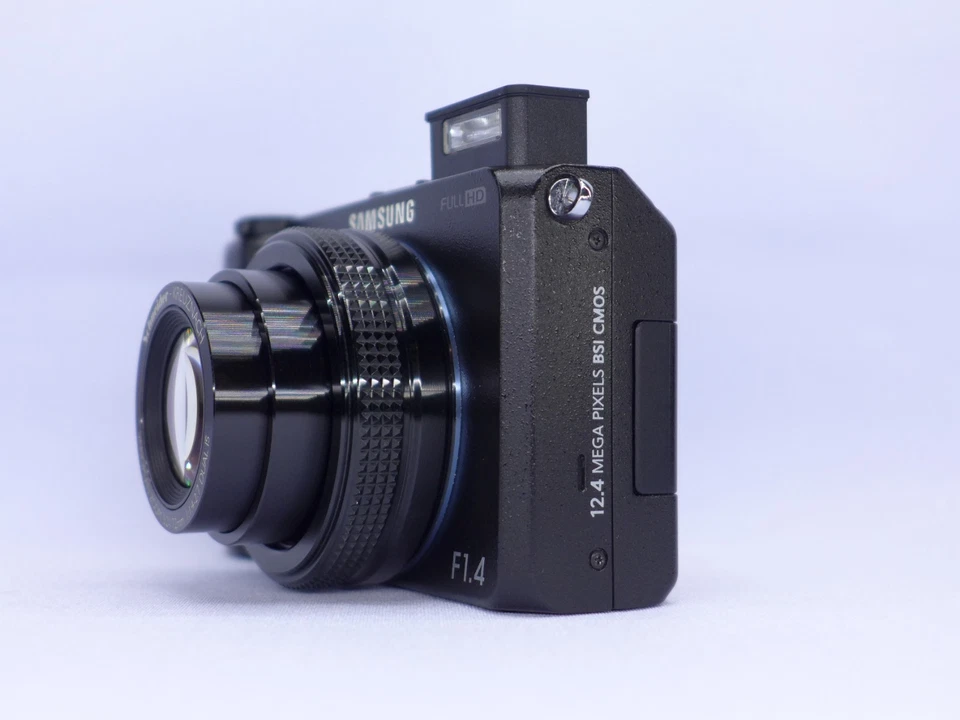 Samsung EX2F 12.4MP F/1.4 Digital Camera - Black - Image 3 of 4